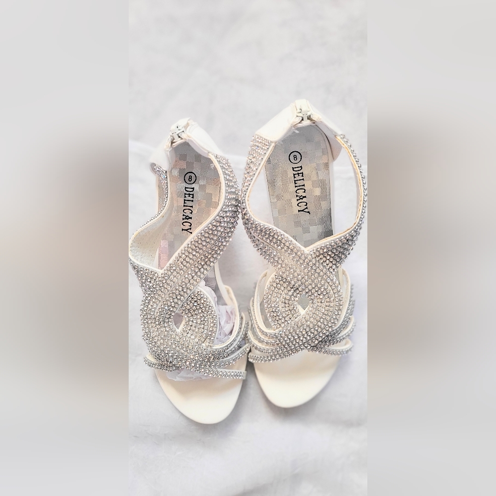 NWT! Fall Glam Rhinestone Olivia K White Dress Sandal Low Heel Wedding Shoe 8 - Picture 6 of 17